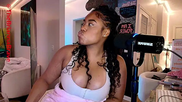 Snapshot of BriannaBrave chatting on June 26, 2026, 11:31 pm BriannaBrave online show from June 26, 2026, 11:31 pm