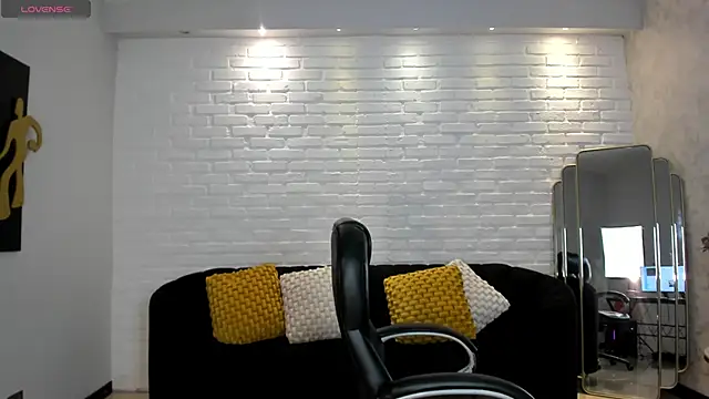 VictoriaMilan  online show from January 17, 2025, 8:22 pm