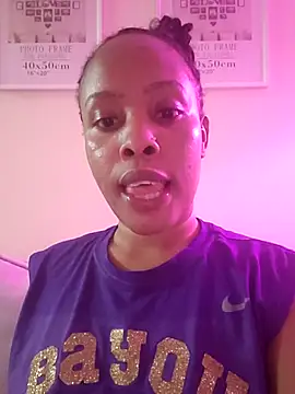R-thequeen online show from May 15, 2026, 11:34 pm