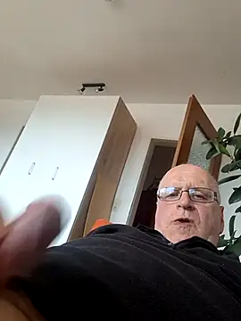 Milkasahne64 online show from June 15, 2026, 1:24 pm
