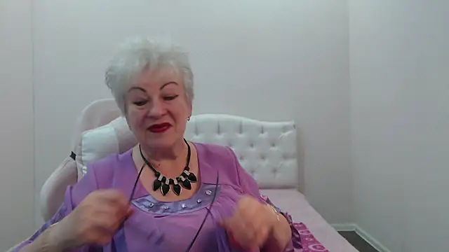 Snapshot of KayleSmoll chatting on July 19, 2026, 6:33 pm KayleSmoll online show from July 19, 2026, 6:33 pm