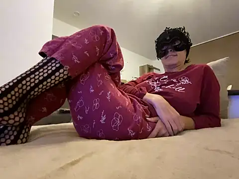 Marilou1983 online show from May 6, 2026, 8:36 pm