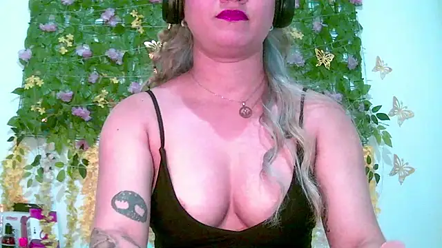 Crysrus online show from May 4, 2026, 6:59 pm