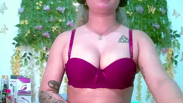 Crysrus online show from May 30, 2026, 1:46 am