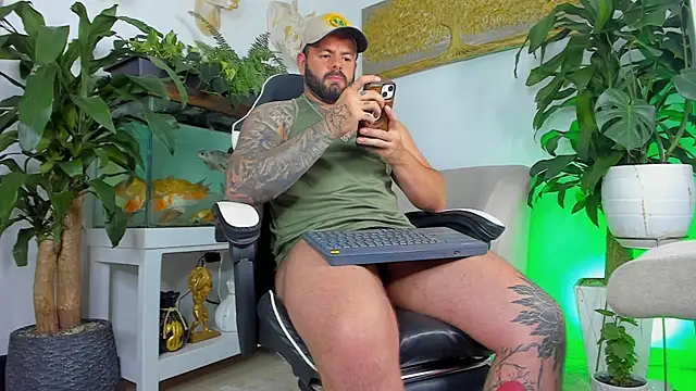 Johnnygrayson1 online show from May 1, 2026, 12:04 am