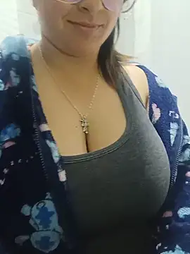  Angelinaandrade  online show from June 20, 2026, 1:09 am