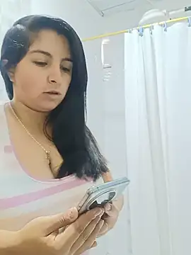  Angelinaandrade  online show from July 10, 2026, 1:03 pm