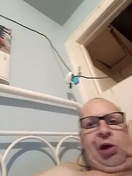 Snapshot of mcv131985 chatting on July 28, 2026, 11:17 am mcv131985 online show from July 28, 2026, 11:17 am