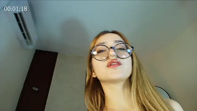 SweetJennaa online show from July 16, 2026, 11:44 pm