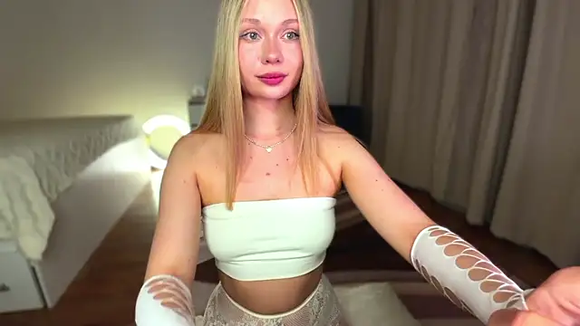 diaanona online show from August 6, 2026, 9:06 pm