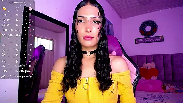 Lanna hott  online show from July 7, 2026, 6:56 pm