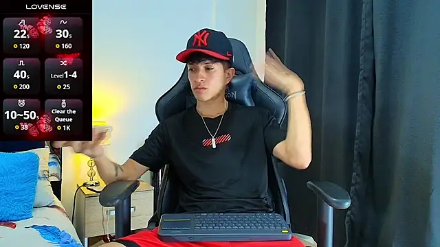  CamiloBass online show from July 7, 2026, 1:41 am