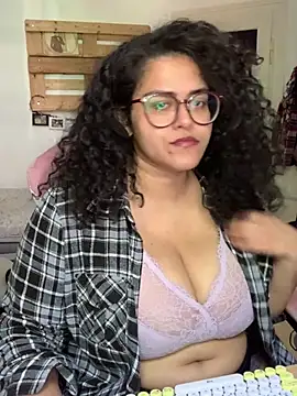 Curvydesifromgermany online show from July 29, 2026, 1:53 pm