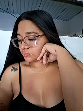 -VICKKY online show from July 25, 2026, 2:36 pm