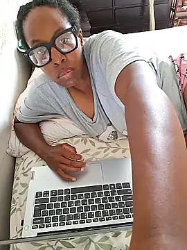 madamsensuale online show from June 22, 2026, 7:55 pm