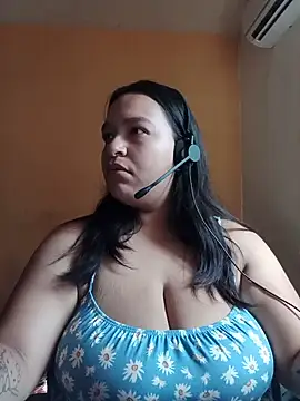 Angiee2001 online show from May 18, 2026, 3:51 pm