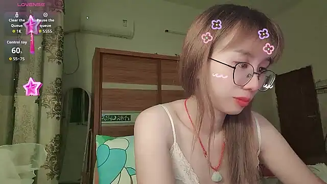 Snapshot of Lili_666 chatting on July 4, 2026, 4:02 pm Lili 666 online show from July 4, 2026, 4:02 pm