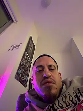 juicyj1311 online show from April 15, 2026, 7:59 am