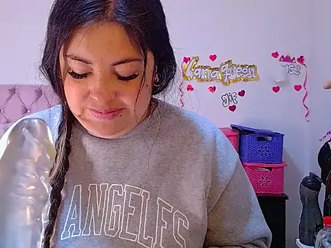 lanaqueen699 online show from July 21, 2026, 12:18 pm