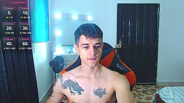 ADAM HOT online show from July 21, 2026, 10:34 pm