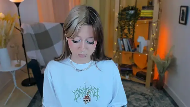 SaintGirl online show from January 16, 2025, 6:27 pm
