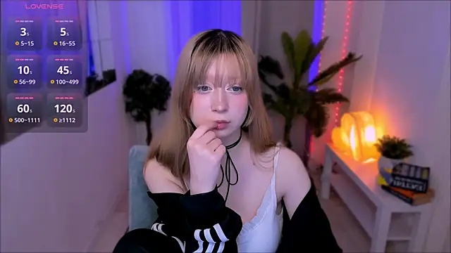 SaintGirl online show from March 21, 2025, 3:35 pm