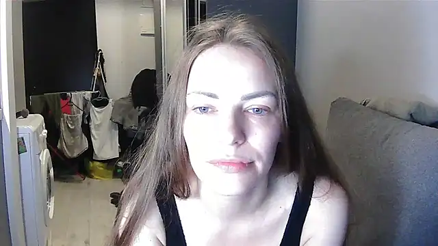 AnnaDiamond1 online show from July 26, 2026, 2:42 am