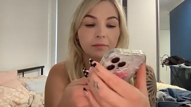 bootydollbaby online show from July 28, 2026, 2:07 am