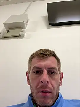 adrian90bi11 online show from May 26, 2026, 3:08 pm