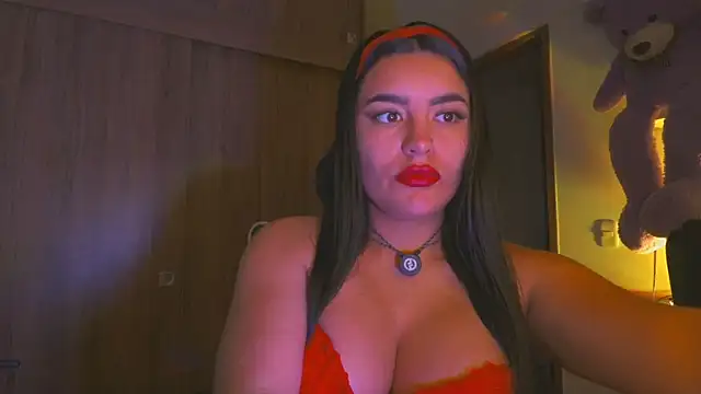 Layla Nicols online show from July 12, 2026, 3:08 am