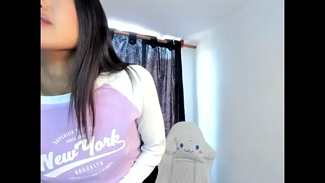meganthompsonn22 online show from July 4, 2026, 2:56 pm