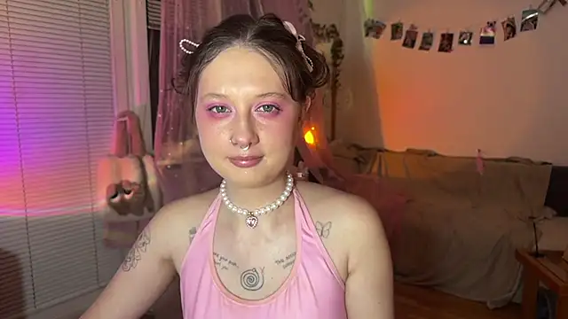 Jenny darling love online show from July 19, 2026, 7:06 pm