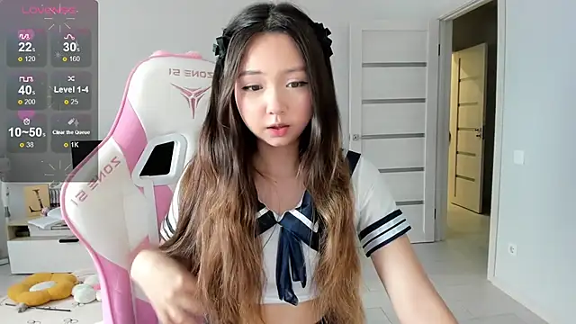 Fluffy Rose online show from July 17, 2026, 1:23 am