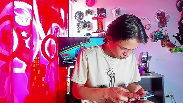 LilOwen  online show from June 18, 2026, 6:01 pm