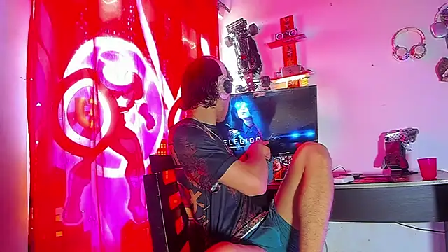 LilOwen  online show from June 25, 2026, 7:40 pm