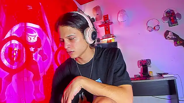 LilOwen  online show from June 26, 2026, 5:39 pm