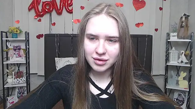 LauraHlot online show from May 29, 2026, 5:38 am