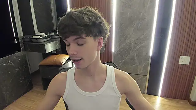 Snapshot of calvin_love_you chatting on June 7, 2026, 5:06 pm calvin love you online show from June 7, 2026, 5:06 pm