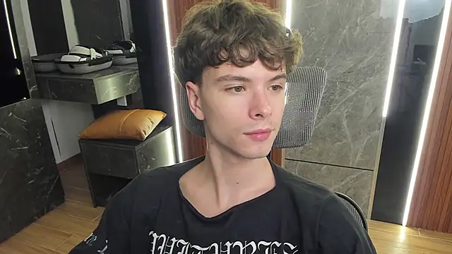 Snapshot of calvin_love_you chatting on June 9, 2026, 5:02 pm calvin love you online show from June 9, 2026, 5:02 pm