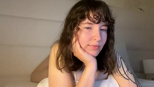 MoonAngelic online show from July 14, 2026, 2:27 am