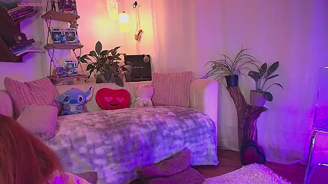 HANNAH LOVEE online show from June 12, 2026, 2:32 am