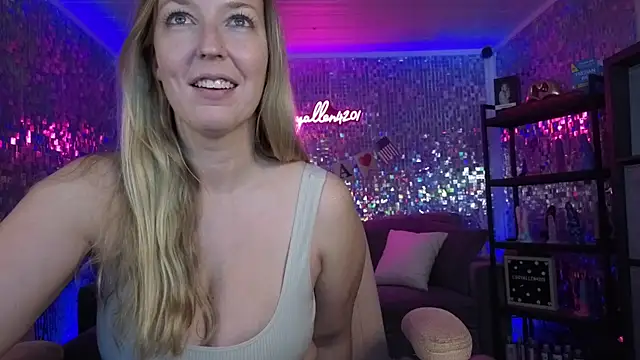 lucyallen4201 online show from June 20, 2026, 10:56 pm
