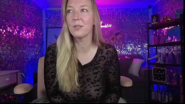 lucyallen4201 online show from June 26, 2026, 10:19 am
