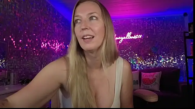 lucyallen4201 online show from July 25, 2026, 12:31 am