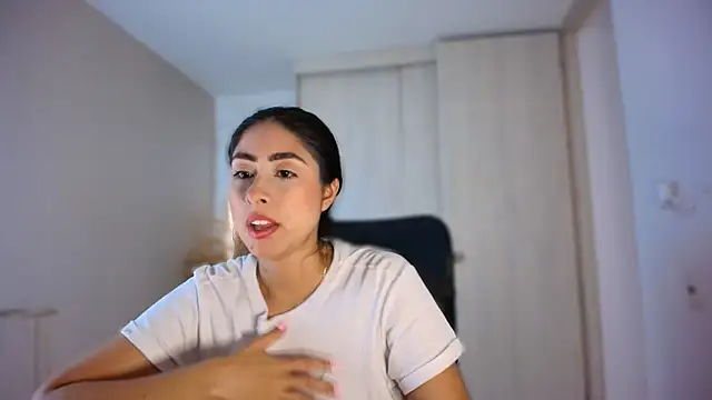 auroracaruso11 online show from July 24, 2026, 7:01 pm