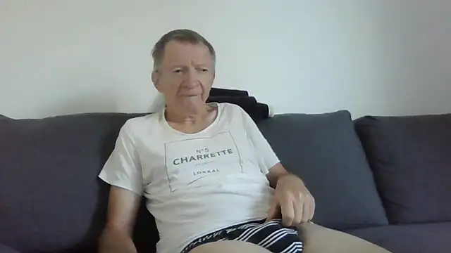 naturiste974 online show from June 18, 2026, 5:30 am