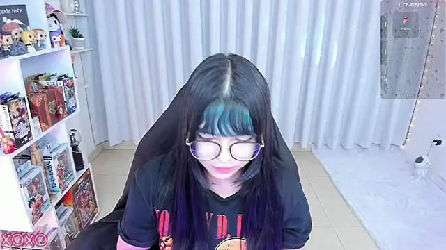 misshoneyxxx online show from May 17, 2026, 3:37 am