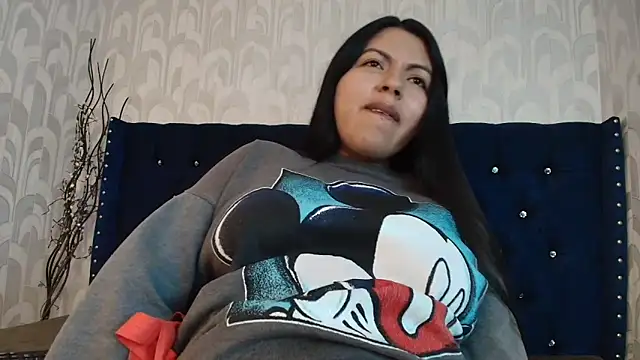 CarolineBrunx online show from May 1, 2026, 9:30 pm