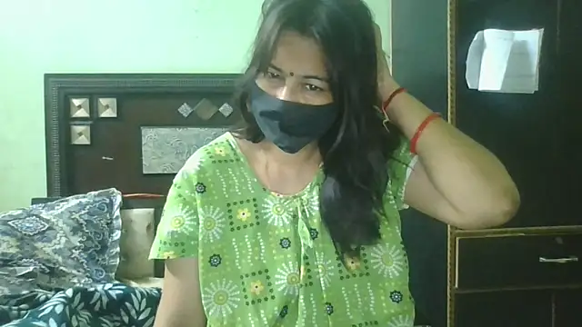 couplesuni online show from May 4, 2026, 2:07 am