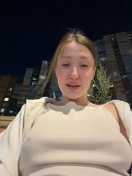 Sophie Avory online show from August 4, 2026, 8:22 pm